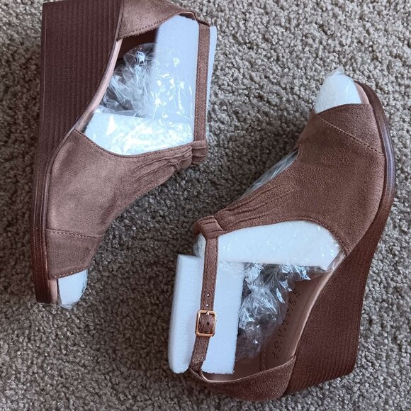 Journee Womens Kedzie Peep Toe Wedge Sandals - Picture 2 of 3